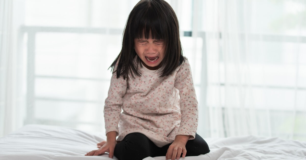 蹒跚学步的孩子在发脾气